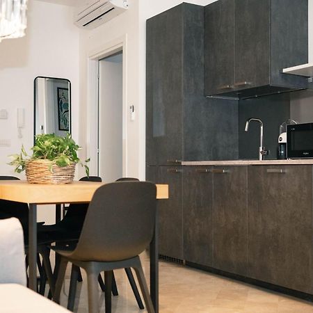 Black Marble - Design Apartment Bari Extérieur photo