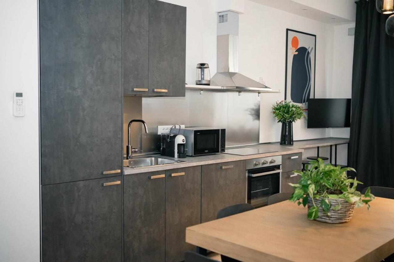 Black Marble - Design Apartment Bari Extérieur photo