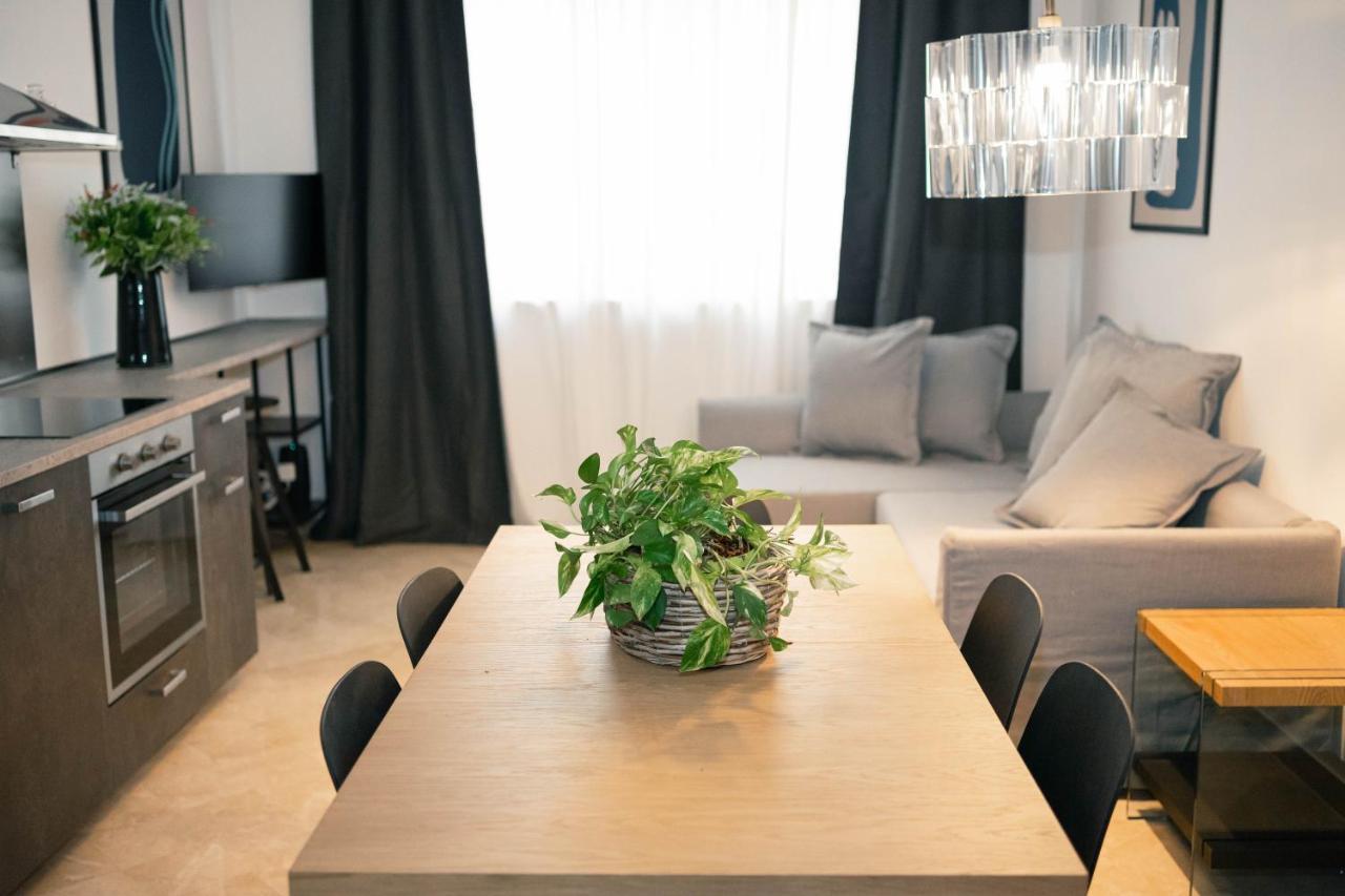 Black Marble - Design Apartment Bari Extérieur photo