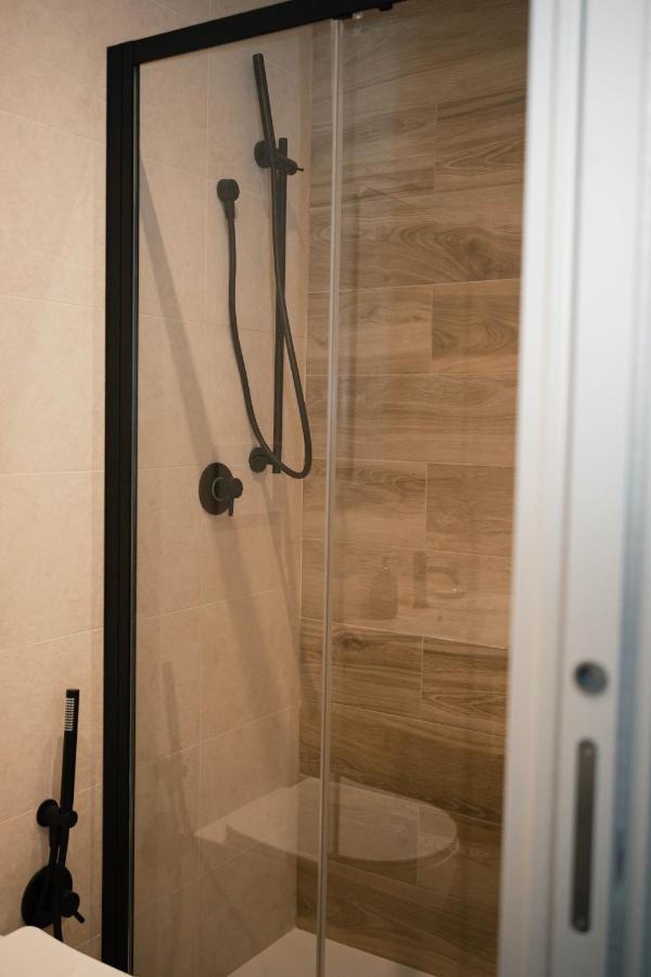 Black Marble - Design Apartment Bari Extérieur photo