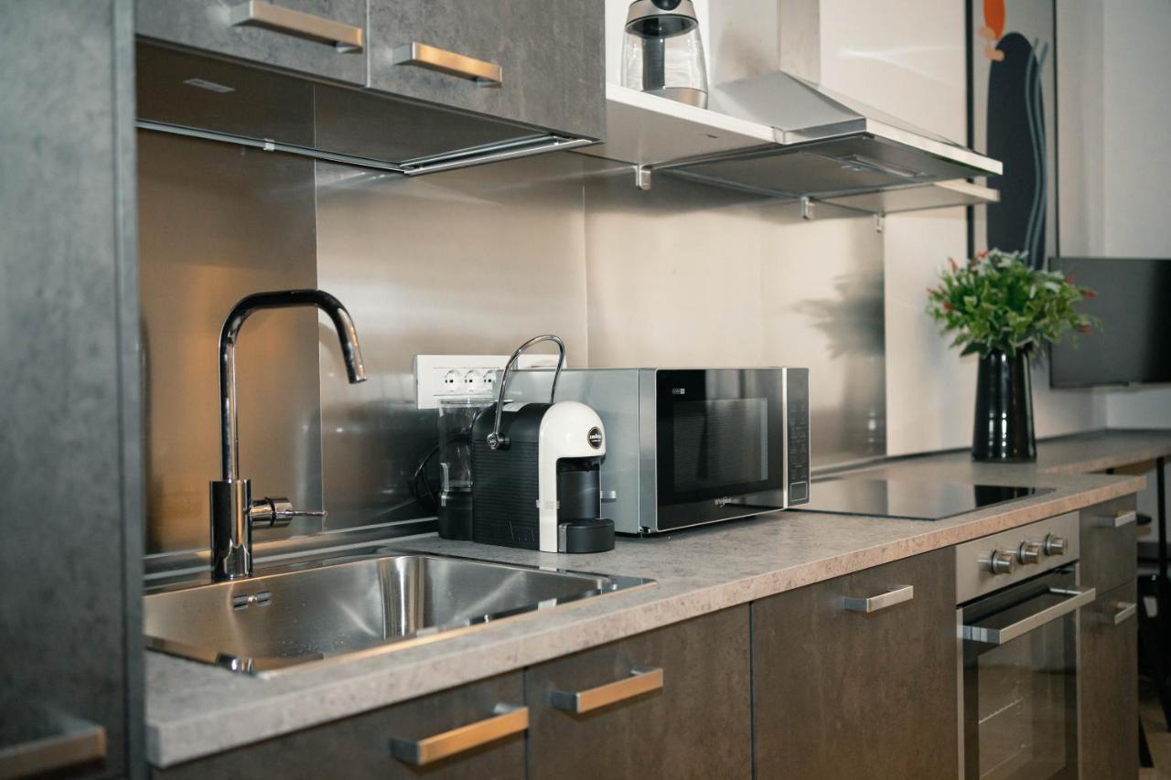 Black Marble - Design Apartment Bari Extérieur photo