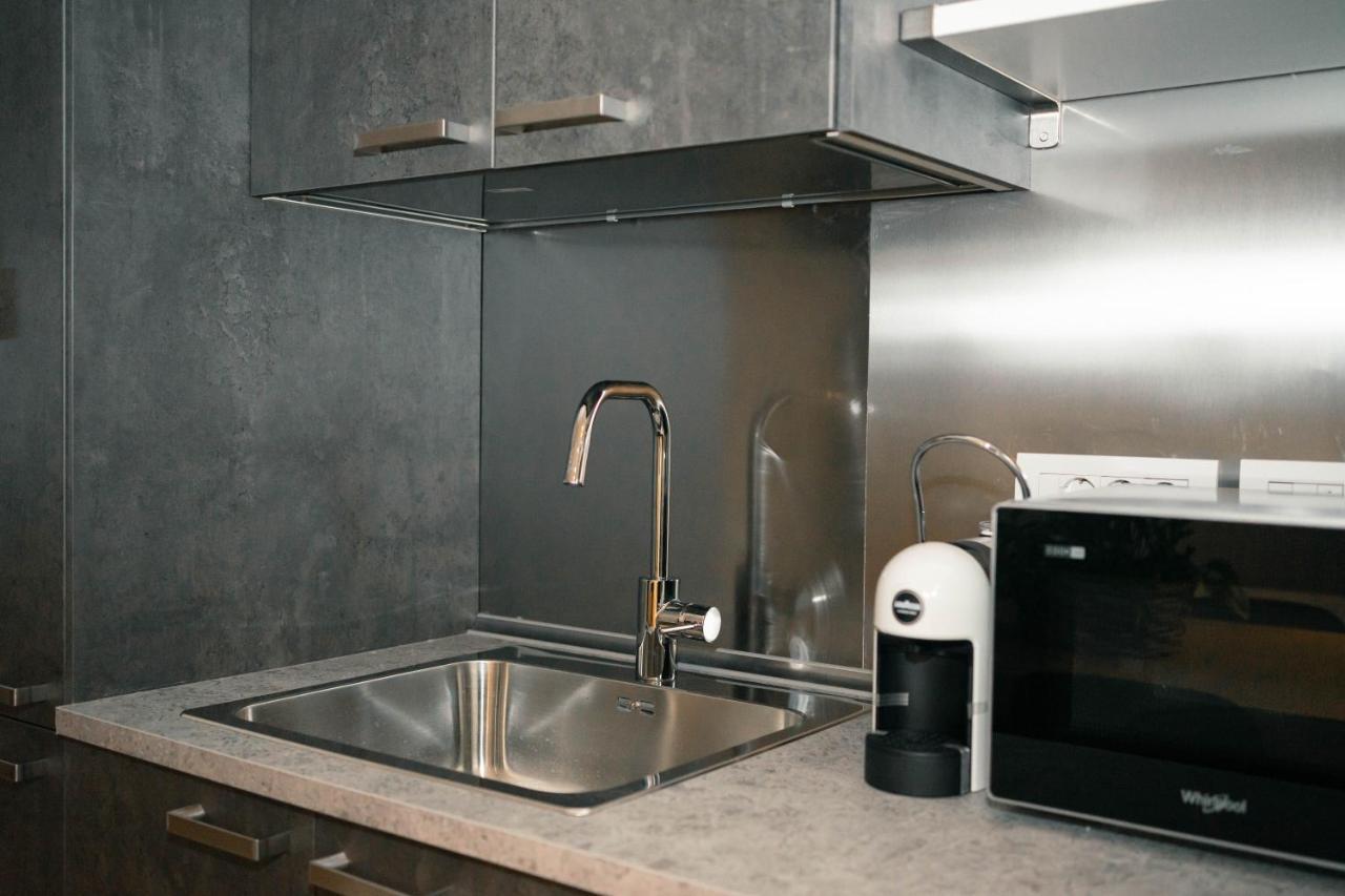 Black Marble - Design Apartment Bari Extérieur photo